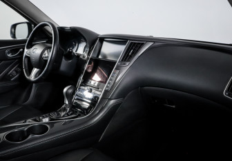 Подержанный автомобиль Infiniti Q50 2014 года (9 фото)