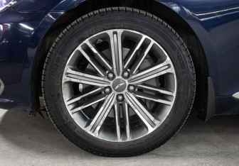 Подержанный автомобиль Genesis G80 2017 года (27 фото)