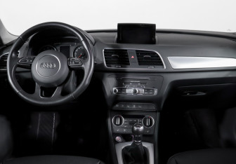 Подержанный автомобиль Audi Q3 2015 года (12 фото)
