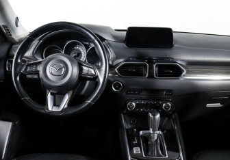 Подержанный автомобиль Mazda CX-5 2018 года (9 фото)