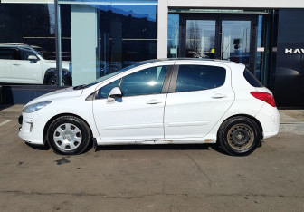 Подержанный автомобиль Peugeot 308 Hatchback 2008 года (8 фото)