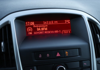 Подержанный автомобиль Opel Astra Hatchback 2011 года (15 фото)