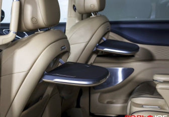 Подержанный автомобиль Voyah Dream 2023 года (28 фото)