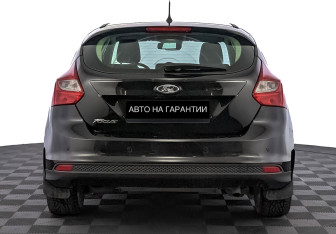 Подержанный автомобиль Ford Focus Hatchback 2014 года (6 фото)