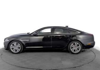 Подержанный автомобиль Jaguar XJ 2019 года (8 фото)