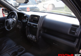Подержанный автомобиль Honda CR-V 2005 года (7 фото)