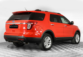 Подержанный автомобиль Ford Explorer 2013 года (3 фото)