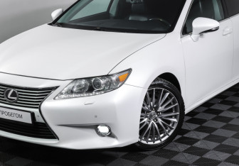 Подержанный автомобиль Lexus ES 2014 года (26 фото)