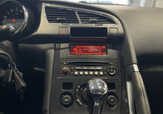 Подержанный автомобиль Peugeot 3008 2011 года (15 фото)