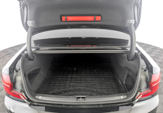 Подержанный автомобиль Volvo S90 2020 года (10 фото)