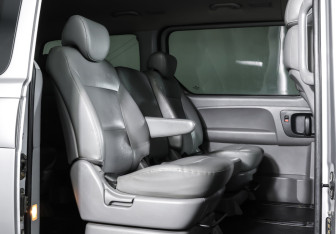 Подержанный автомобиль Hyundai Grand Starex 2013 года (14 фото)