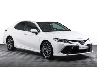 Подержанный автомобиль Toyota Camry Sedan 2019 года (3 фото)