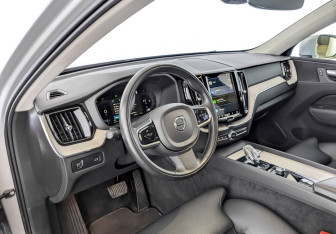 Подержанный автомобиль Volvo XC60 2021 года (16 фото)