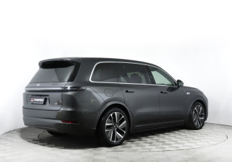 Подержанный автомобиль LiXiang L9 2024 года (5 фото)