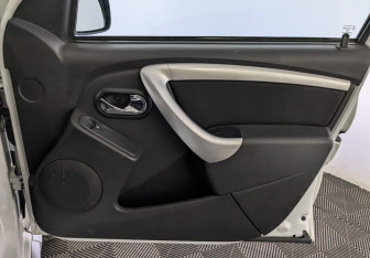 Подержанный автомобиль Nissan Terrano 2020 года (24 фото)