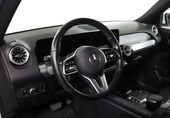 Подержанный автомобиль Mercedes-Benz GLB 2021 года (13 фото)