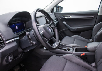 Подержанный автомобиль Skoda Karoq 2022 года (10 фото)