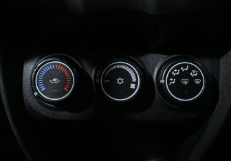 Подержанный автомобиль Mitsubishi ASX 2010 года (12 фото)