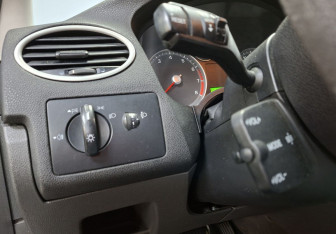 Подержанный автомобиль Ford Focus Sedan 2006 года (18 фото)