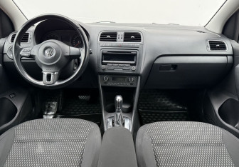 Подержанный автомобиль Volkswagen Polo Sedan 2011 года (12 фото)