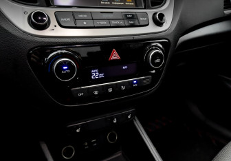 Подержанный автомобиль Hyundai Solaris Sedan 2017 года (26 фото)