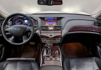Подержанный автомобиль Infiniti Q70 2018 года (14 фото)