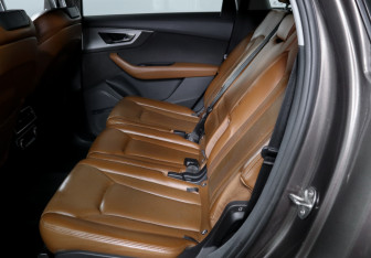 Подержанный автомобиль Audi Q7 2016 года (10 фото)