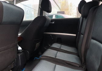 Подержанный автомобиль Toyota Corolla Verso 2006 года (9 фото)