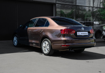 Подержанный автомобиль Volkswagen Jetta Sedan 2014 года (6 фото)