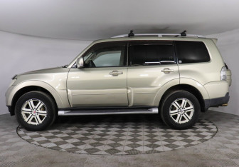 Подержанный автомобиль Mitsubishi Pajero 2007 года (8 фото)