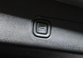 Подержанный автомобиль Chevrolet Tahoe 2012 года (21 фото)