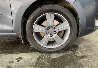 Подержанный автомобиль Skoda Rapid Liftback 2016 года (18 фото)