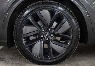 Подержанный автомобиль LiXiang L9 2023 года (27 фото)