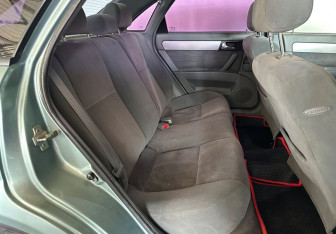 Подержанный автомобиль Chevrolet Lacetti Sedan 2007 года (11 фото)