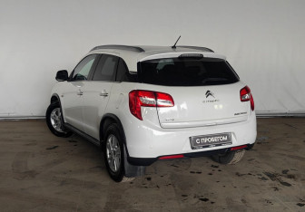 Подержанный автомобиль Citroen C4 Aircross 2012 года (7 фото)