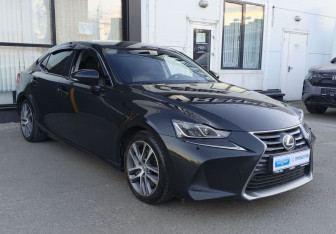 Подержанный автомобиль Lexus IS Sedan 2018 года (3 фото)