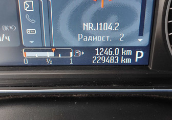 Подержанный автомобиль Ford Mondeo Liftback 2013 года (17 фото)