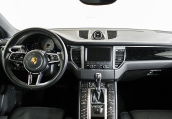 Подержанный автомобиль Porsche Macan 2014 года (35 фото)