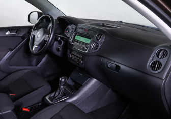 Подержанный автомобиль Volkswagen Tiguan 2015 года (11 фото)