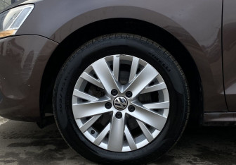 Подержанный автомобиль Volkswagen Jetta Sedan 2014 года (9 фото)
