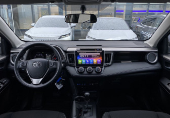 Подержанный автомобиль Toyota RAV4 2016 года (11 фото)