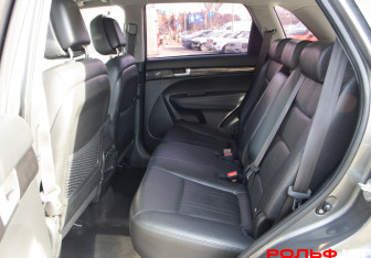 Подержанный автомобиль Kia Sorento 2016 года (8 фото)