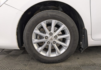 Подержанный автомобиль Toyota Camry Sedan 2017 года (12 фото)