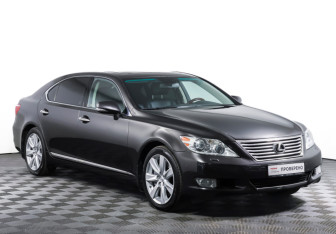 Подержанный автомобиль Lexus LS 2010 года (3 фото)