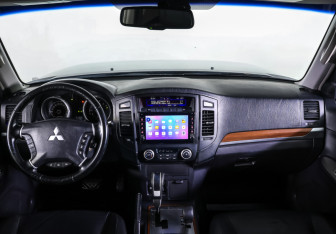 Подержанный автомобиль Mitsubishi Pajero 2007 года (17 фото)