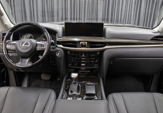 Подержанный автомобиль Lexus LX 2021 года (15 фото)