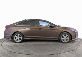Подержанный автомобиль Hyundai Sonata 2018 года (4 фото)