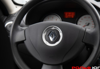 Подержанный автомобиль Renault Sandero 2011 года (11 фото)