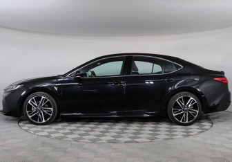 Подержанный автомобиль Toyota Camry Sedan 2024 года (8 фото)