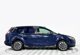 Подержанный автомобиль Ford Focus Wagon 2010 года (4 фото)